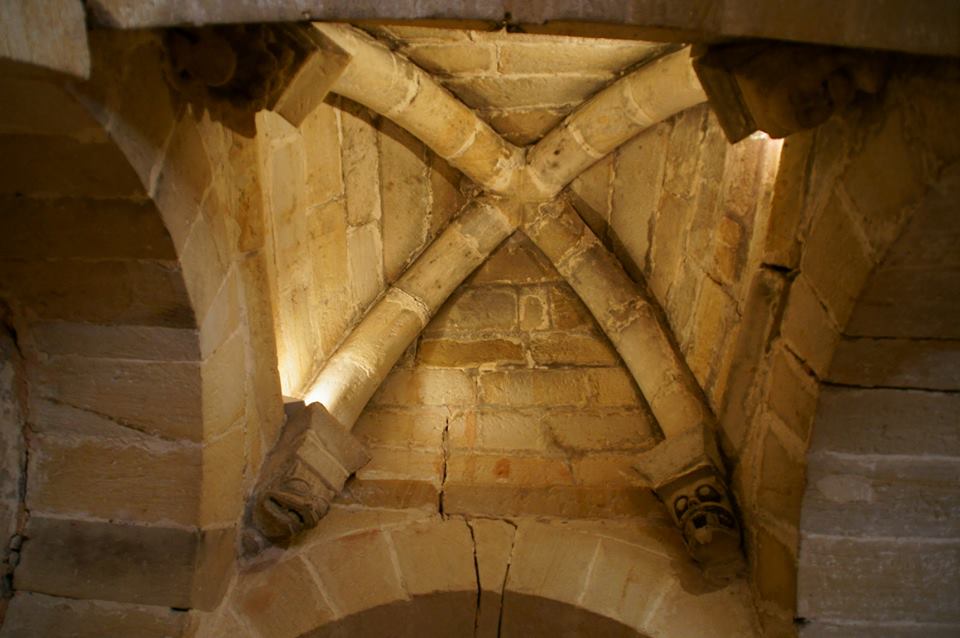 Vista interior de la bóveda que conforma uno de los templetes.