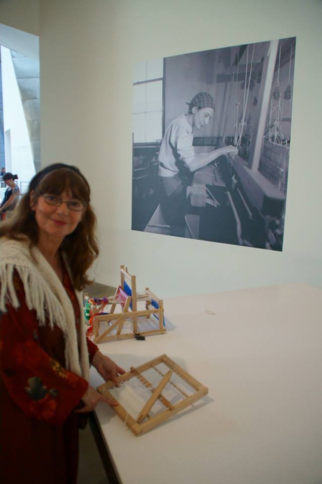 En el museo no se deja sacar fotografías a las obras .