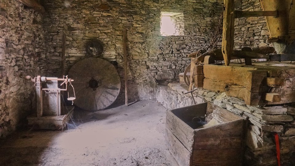 INTERIOR DEL MOLINO