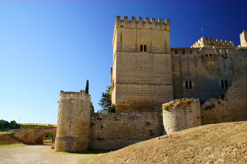 EL CASTILLO DE AMPUDIA