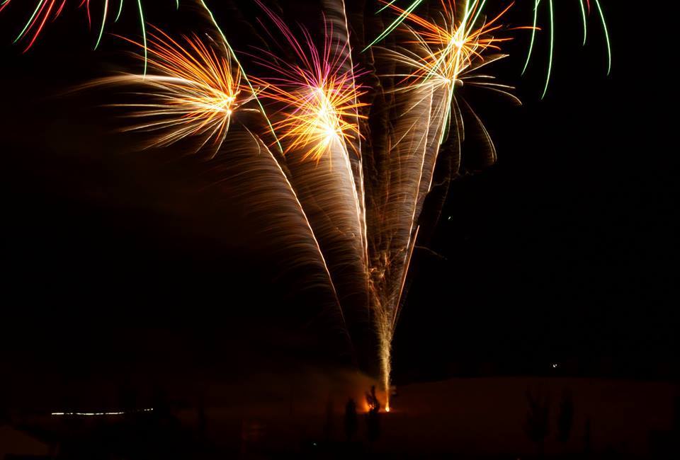 FUEGOS ARTIFICIALES COMO COLOFON DEL ÚLTIMO DÍA DE FIESTA