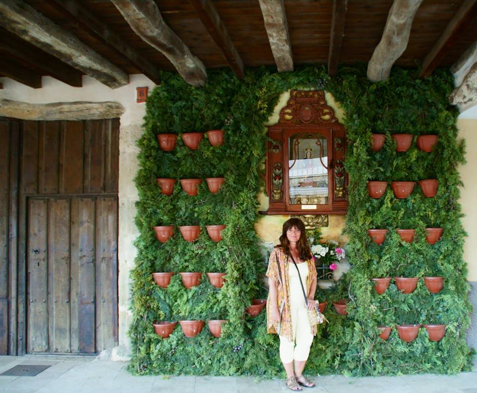 ALTAR PARA HACER LAS OFRENDAS DE FLORES