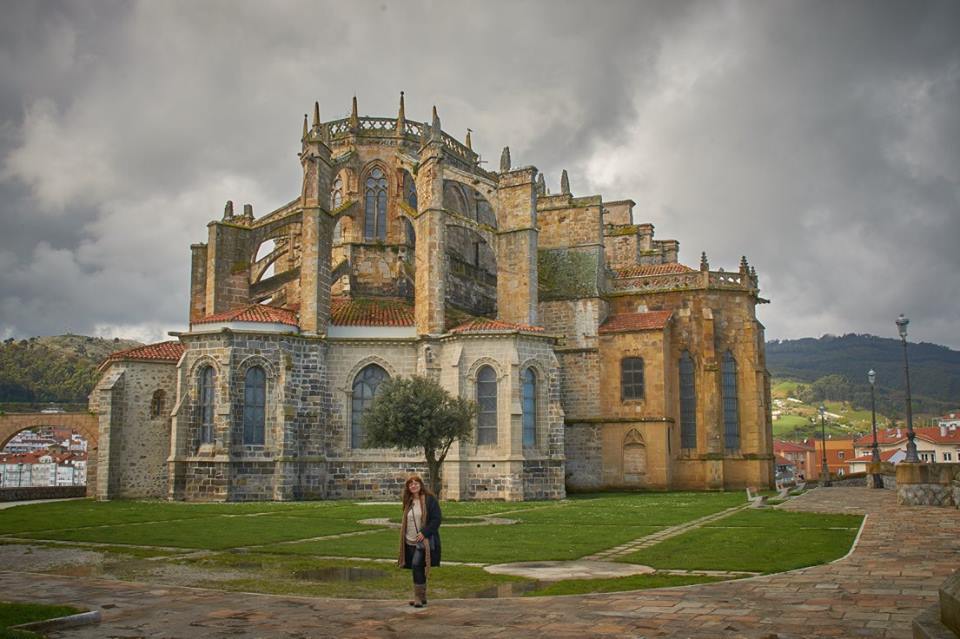 UNA IGLESIA FRENTE AL MAR