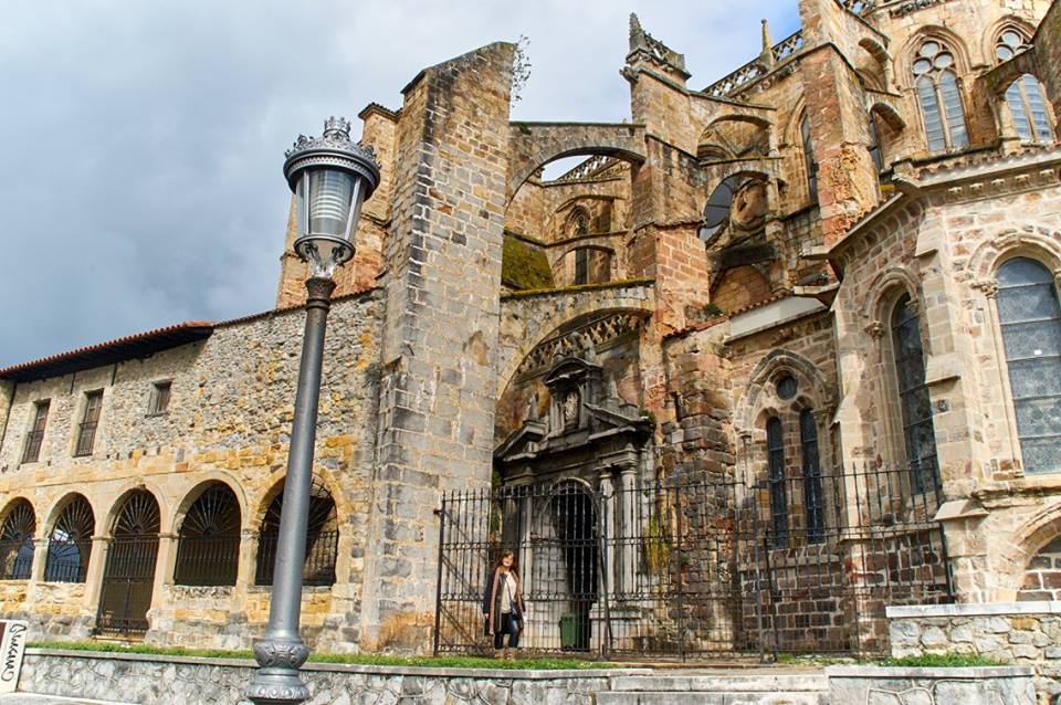 ENTRADA AL CLAUSTRO