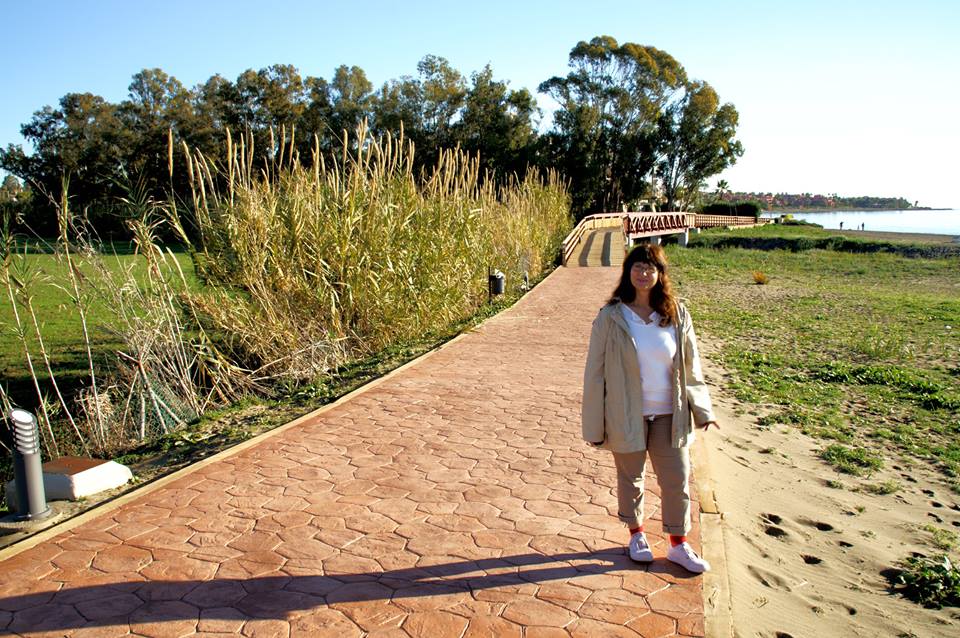 UN LARGO PASEO